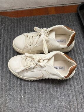 Steve Madden Cream and Brown Leather platform Sneaker